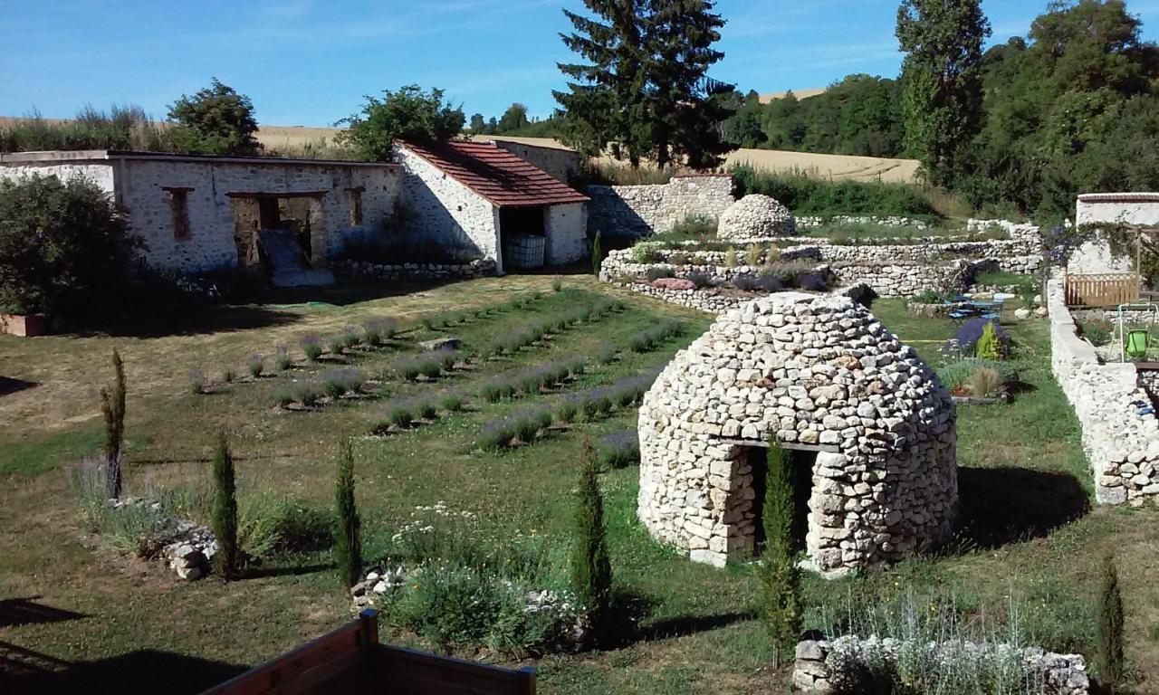 Villa Les Bories En Champagne Montlevon Esterno foto