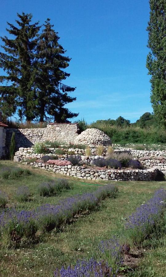 Villa Les Bories En Champagne Montlevon Esterno foto