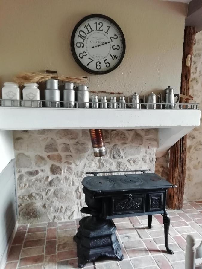Villa Les Bories En Champagne Montlevon Esterno foto