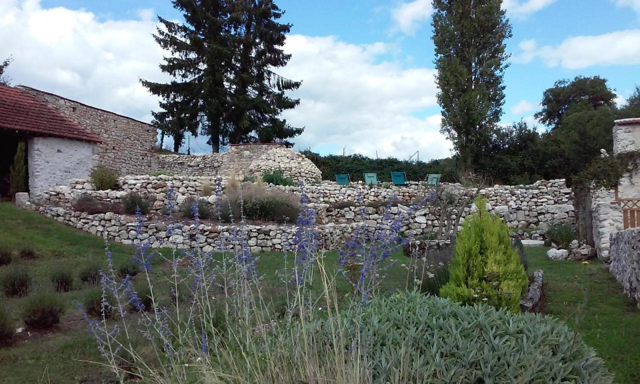 Villa Les Bories En Champagne Montlevon Esterno foto